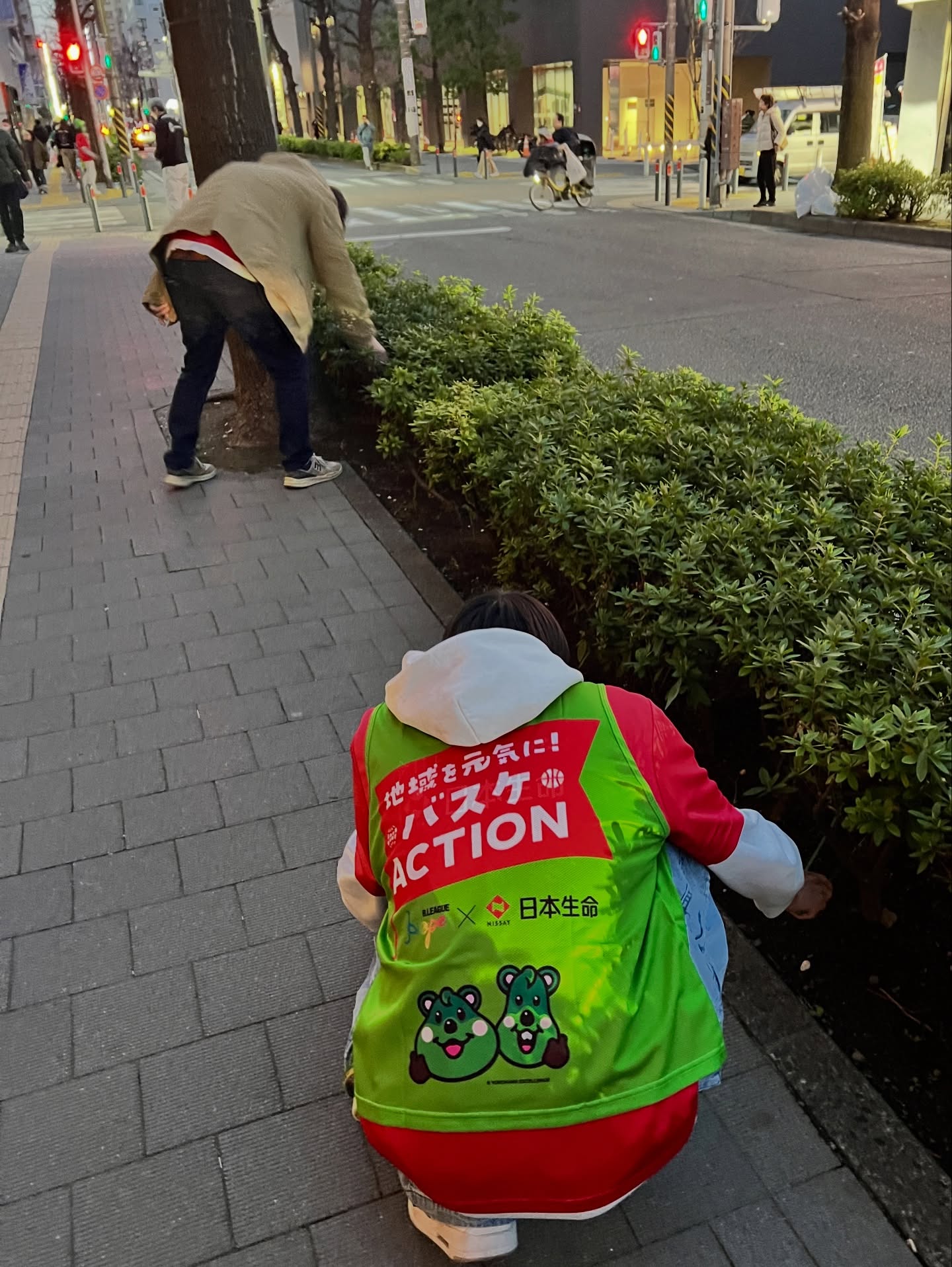 ＼地域を元気に❗️／ バスケAction
日本生命✖️YOKOHAMA EXCELLENCE✖️ヨコハマフォント のモザイクアートプロジェクト

今日は清掃活動&試合観戦キャンペーンにも参加しました😆
明日もご参加お待ちしております❤️

#横浜エクセレンス #日本生命 
#岩崎学園情報科学専門学校 
#楽しいを作ろう